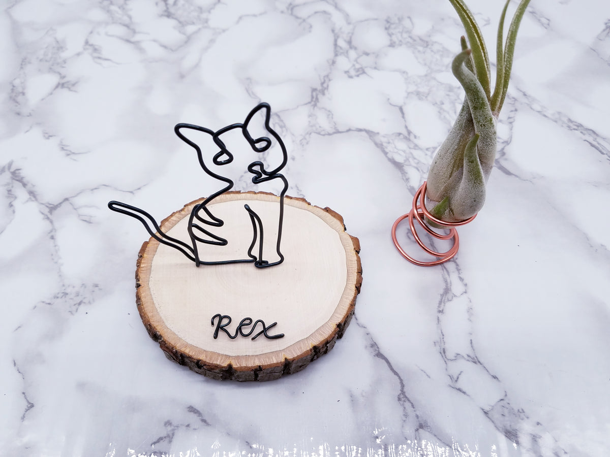 Wire Tabby cat ornament / name sign with fish – Wire Accents