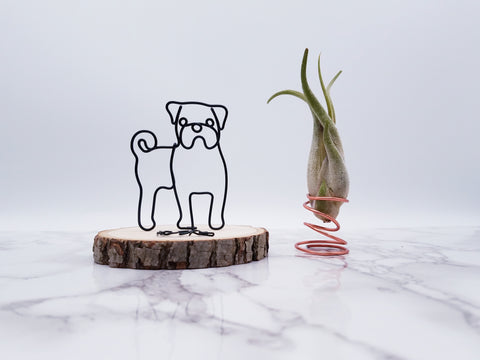 Wire sculpture of pug dog