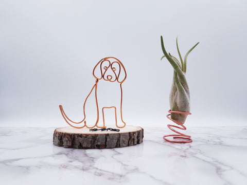 Wire sculpture of sitting beagle dog