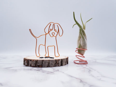 Wire sculpture of standing beagle dog